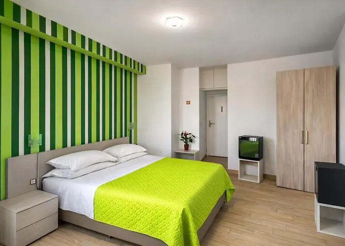 בית הארחה English