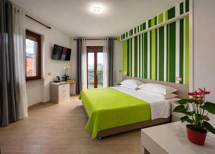 בית הארחה English *