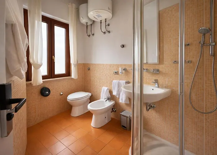 English בית הארחה *